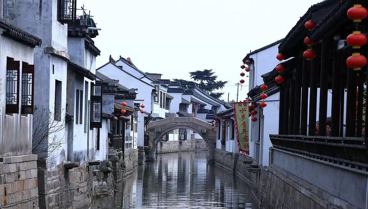 紧闭的闸门